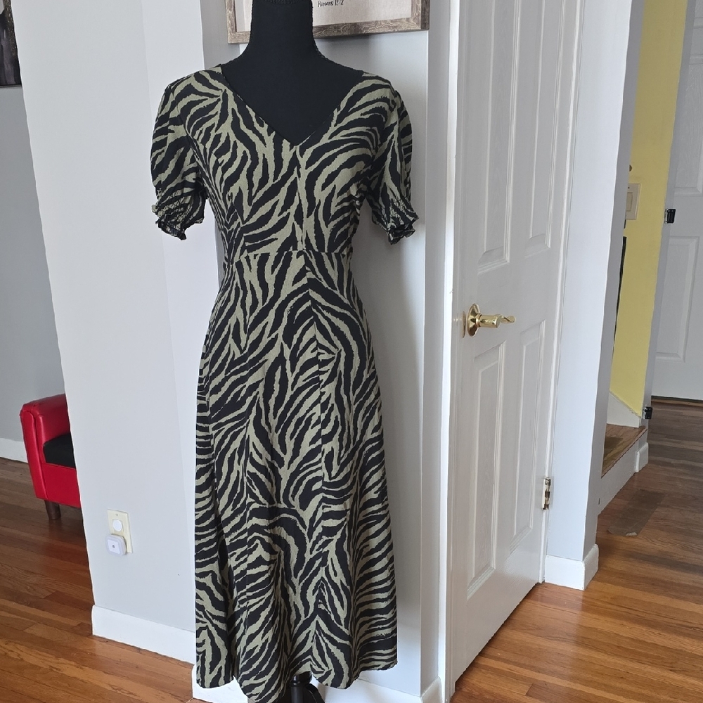Green and Black Zebra Print V-Neck Midi Dress